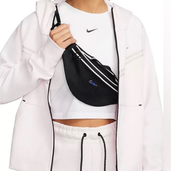 Nike Handbags - Nike heritage retro Fanny pack belt bag